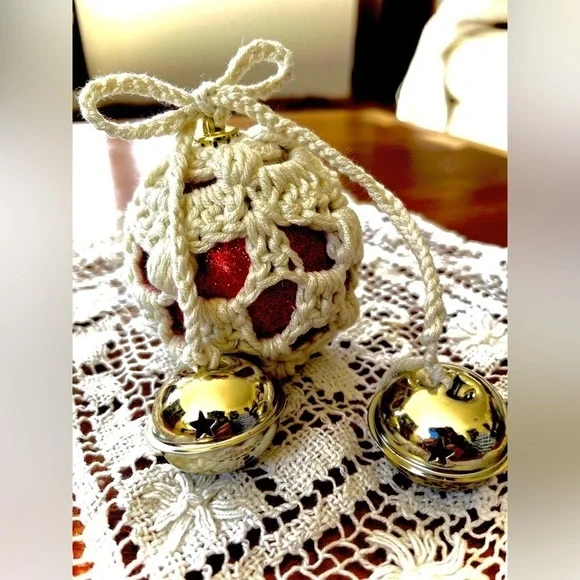 CROCHETED FARMHOUSE CHRISTMAS ORNAMENT - Picture 6 of 12